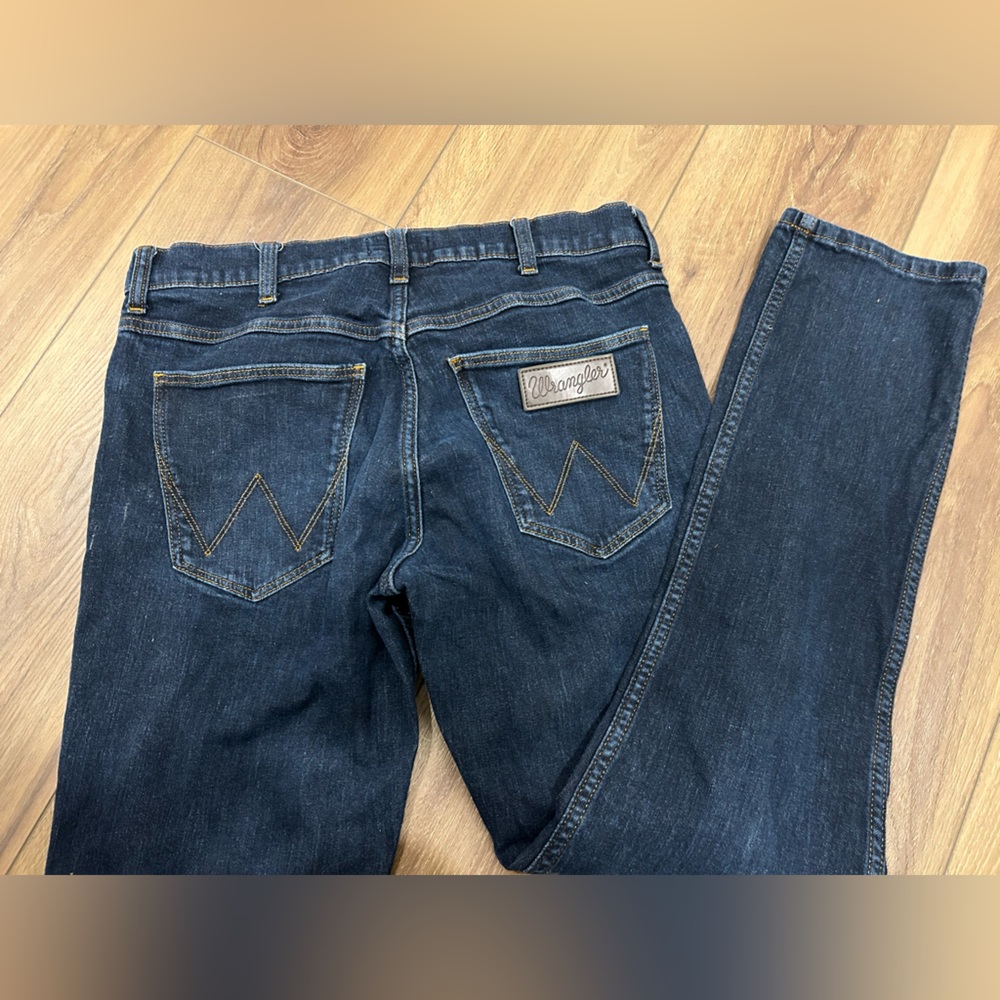 👖 Wrangler Men’s Regular Straight Jeans  (W32 L32)